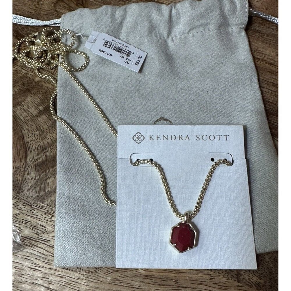 Kendra Scott Teo Gold Pendant Necklace In Dark Red NEW $60 Adjustable Slider - Picture 2 of 3
